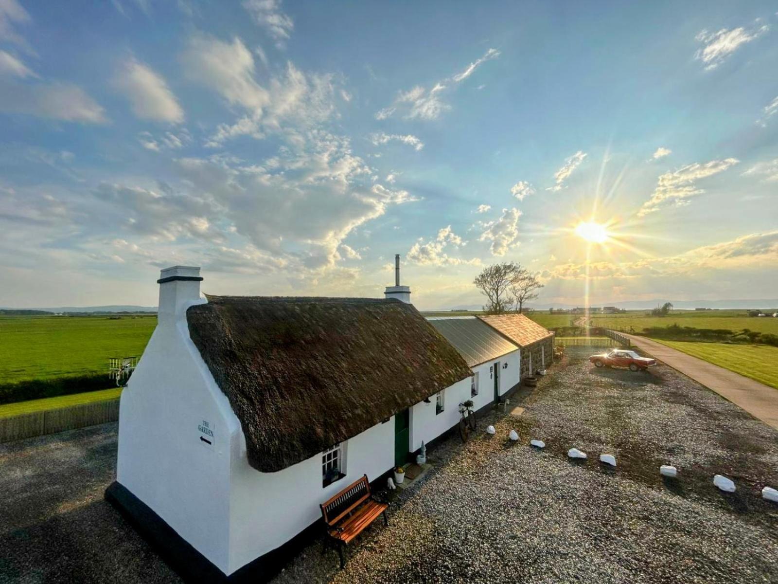 Cissy'S Cottage - Traditional Thatched Cottage, Near To Beach Aghanloo Extérieur photo